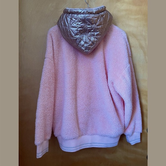 NWT UGG Loyra Pink and Gold Sherpa Metallic Hoodie Size M 100% authentic - Picture 2 of 6